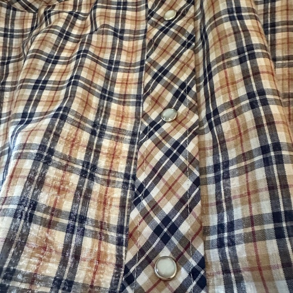 Lightweight plaid layering shirt with pearl buttons EUC - Picture 6 of 6